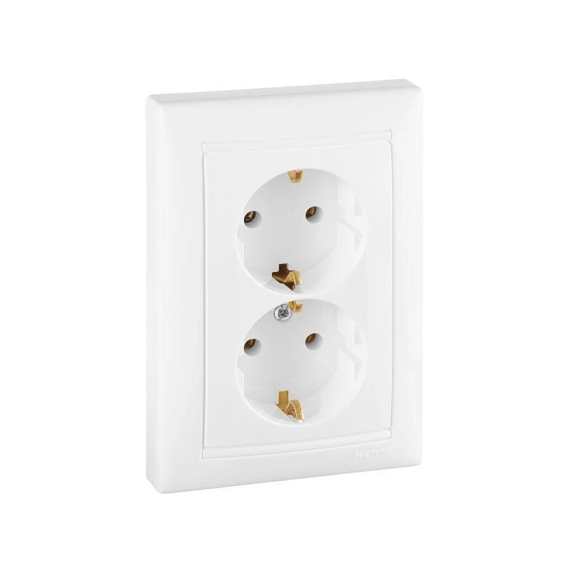 694272 Legrand | Розетка 2-м СП Valena 16А IP20 2P+E с заземл. немецк. стандарт бел. (DIY-упак.) Leg 