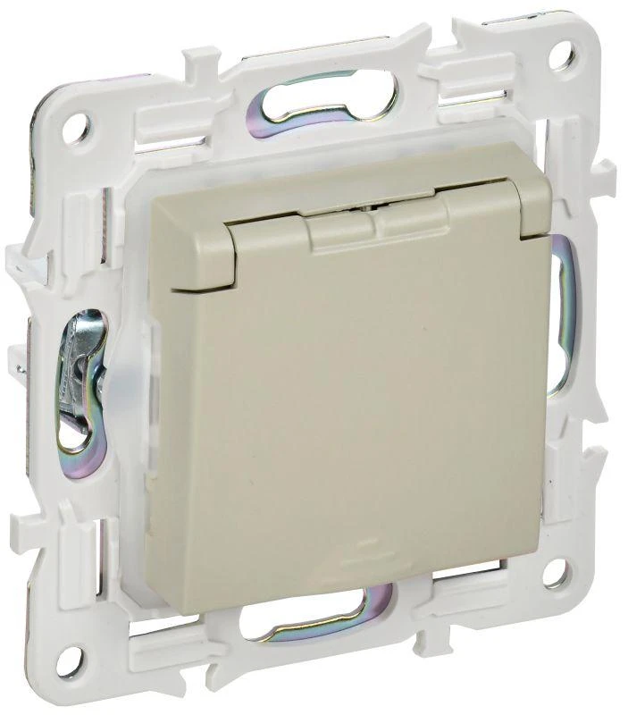 IEK  | Розетка 1-м SKANDY 16А IP44 с заземл. защ. шторки с крышкой SK-R11B беж.  SK-R16-16-44-K10