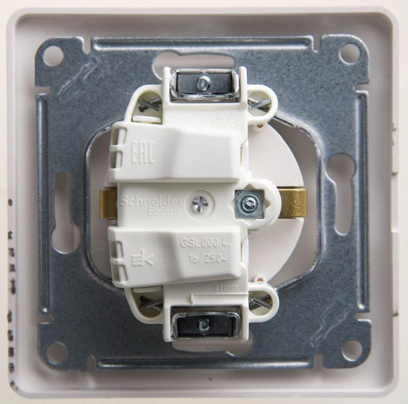 GSL000646 Systeme Electric | Розетка 1-м СП Glossa 16А IP20 с заземл. защ. шторки с крышкой в сборе перламутр. SE 