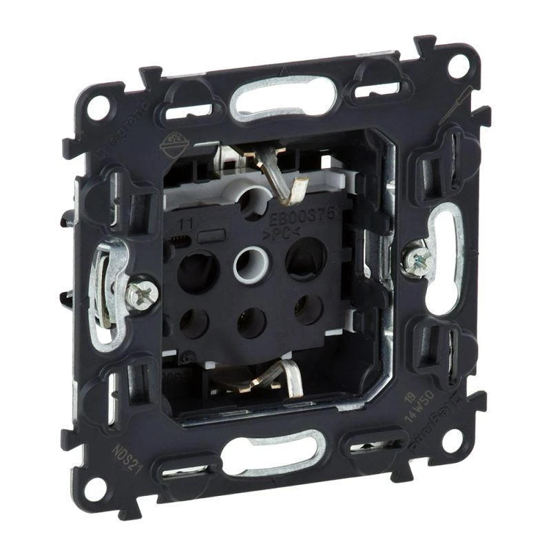 753029 Legrand | Розетка 1-м СП Valena In'matic 16А IP20 250В 2P+E защ. шторки винт. клеммы механизм Leg 