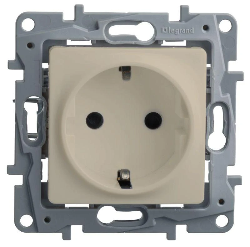 Legrand  | Розетка 1-м СП Etika 16А IP20 250В 2P+E с заземл. немецк. стандарт винтов. клеммы механизм сл. кость Leg 672321