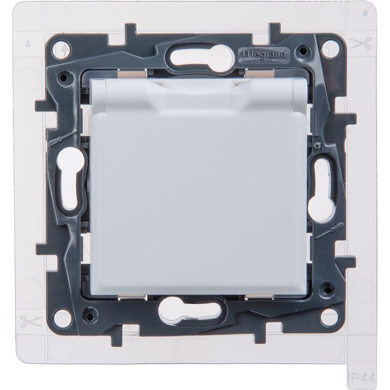 672226 Legrand | Розетка 1-м Etika 16А IP44 250В с заземл. защ. шторки с крышкой безвинтов. зажимы бел. Leg 