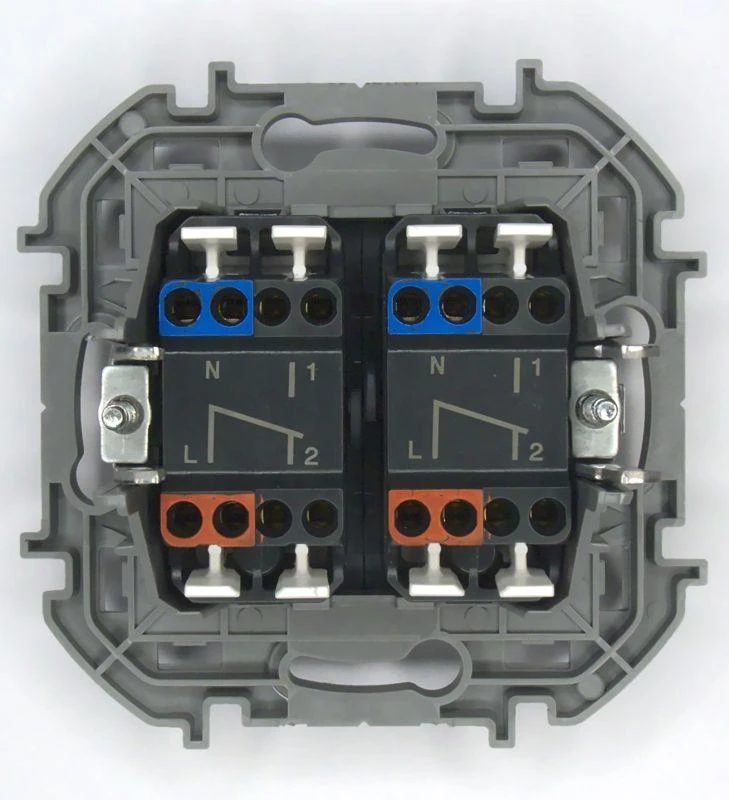 Переключатель модульный 2-кл. Inspiria с подсветкой 10AX 250В алюм. Leg 673667